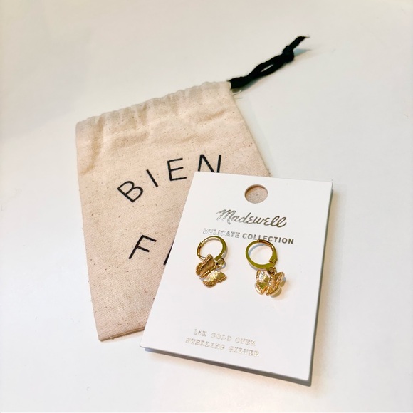 ✨ GOLD BUTTERFLY MINI HOOPS ✨ - Picture 1 of 2